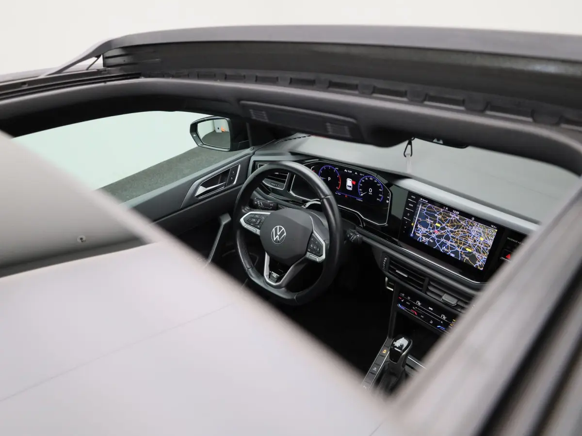 1.0 TSI R-Line 110 PK | R-Line | Automaat | Navigatie | Digital Cockpit Pro | Panoramadak | Camera | Stoelverwarming | Adaptive Cruise Control | Climate Control | Apple Carplay | Android Aut