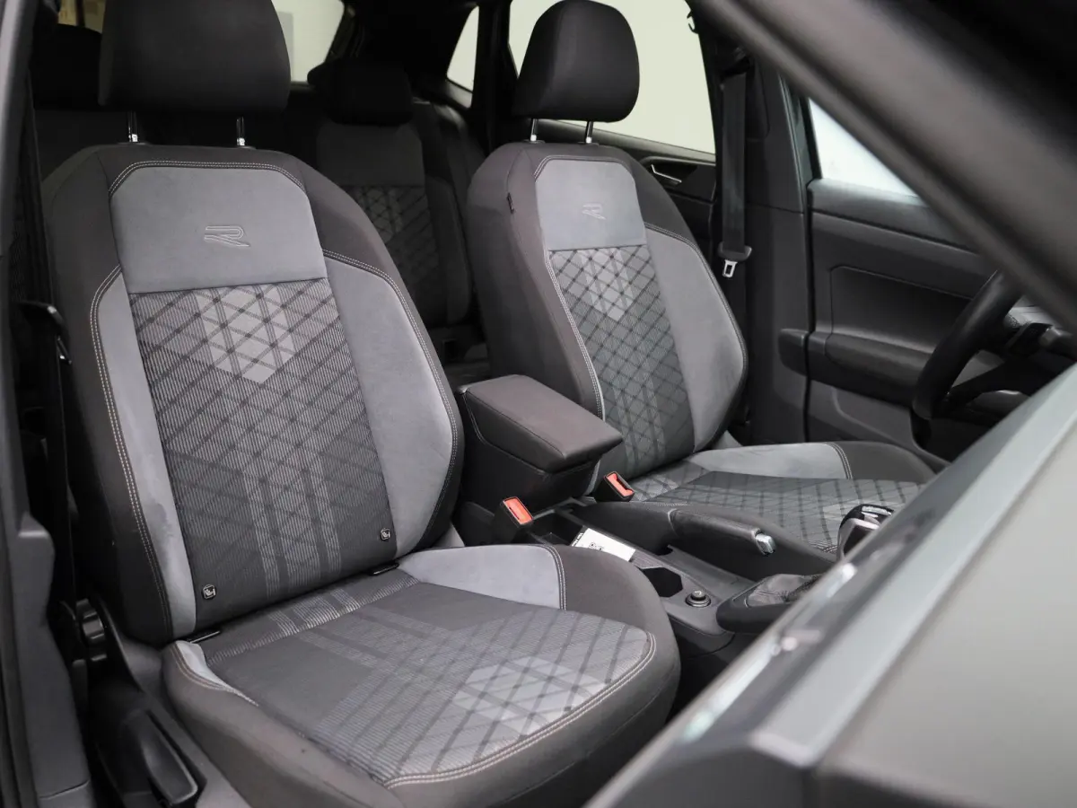 1.0 TSI R-Line 110 PK | R-Line | Automaat | Navigatie | Digital Cockpit Pro | Panoramadak | Camera | Stoelverwarming | Adaptive Cruise Control | Climate Control | Apple Carplay | Android Aut