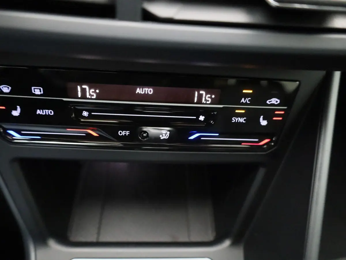 1.0 TSI R-Line 110 PK | R-Line | Automaat | Navigatie | Digital Cockpit Pro | Panoramadak | Camera | Stoelverwarming | Adaptive Cruise Control | Climate Control | Apple Carplay | Android Aut