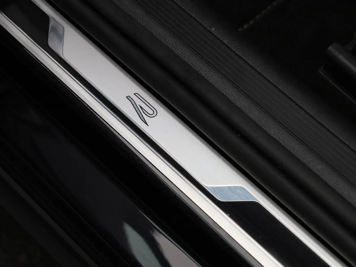 1.0 TSI R-Line 110 PK | R-Line | Automaat | Navigatie | Digital Cockpit Pro | Panoramadak | Camera | Stoelverwarming | Adaptive Cruise Control | Climate Control | Apple Carplay | Android Aut