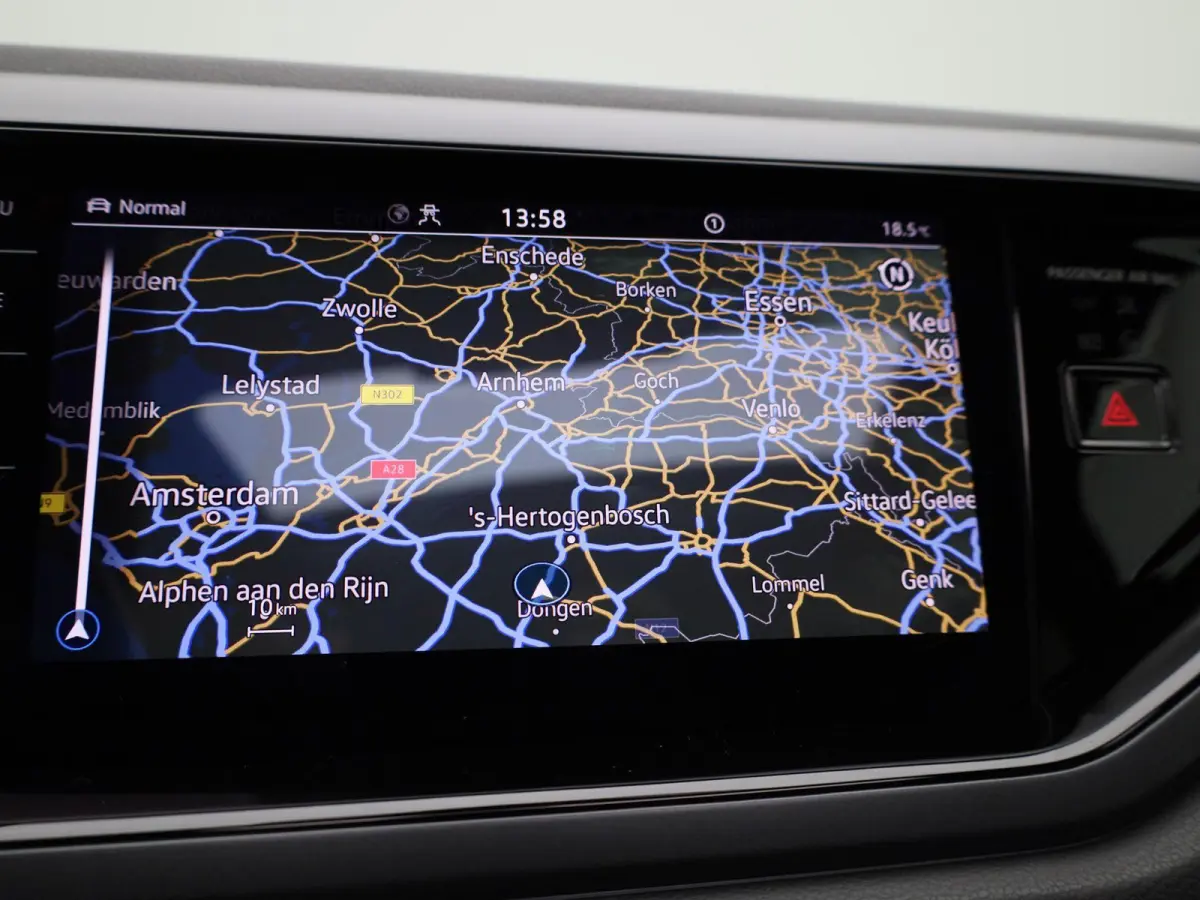 1.0 TSI R-Line 110 PK | R-Line | Automaat | Navigatie | Digital Cockpit Pro | Panoramadak | Camera | Stoelverwarming | Adaptive Cruise Control | Climate Control | Apple Carplay | Android Aut
