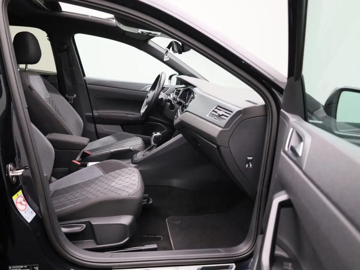 1.0 TSI R-Line 110 PK | R-Line | Automaat | Navigatie | Digital Cockpit Pro | Panoramadak | Camera | Stoelverwarming | Adaptive Cruise Control | Climate Control | Apple Carplay | Android Aut