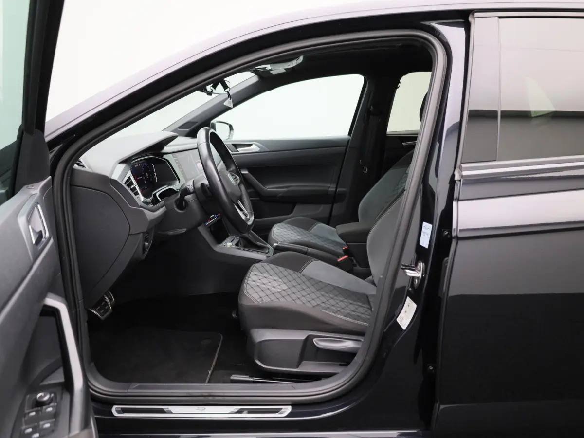 1.0 TSI R-Line 110 PK | R-Line | Automaat | Navigatie | Digital Cockpit Pro | Panoramadak | Camera | Stoelverwarming | Adaptive Cruise Control | Climate Control | Apple Carplay | Android Aut