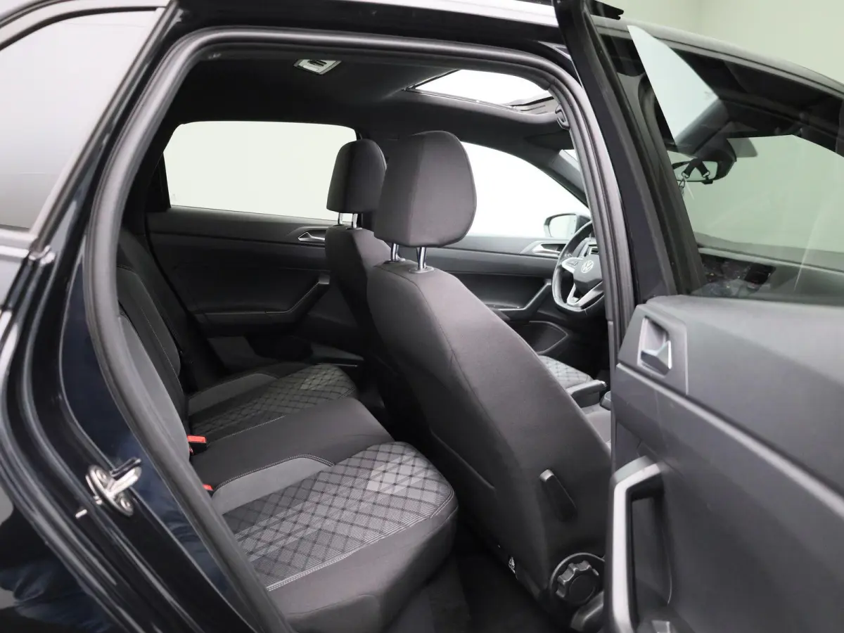 1.0 TSI R-Line 110 PK | R-Line | Automaat | Navigatie | Digital Cockpit Pro | Panoramadak | Camera | Stoelverwarming | Adaptive Cruise Control | Climate Control | Apple Carplay | Android Aut