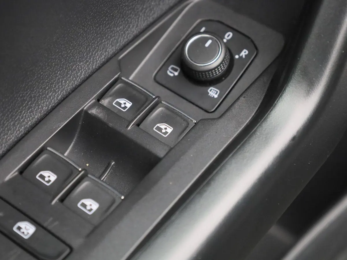 1.0 TSI R-Line 110 PK | R-Line | Automaat | Navigatie | Digital Cockpit Pro | Panoramadak | Camera | Stoelverwarming | Adaptive Cruise Control | Climate Control | Apple Carplay | Android Aut