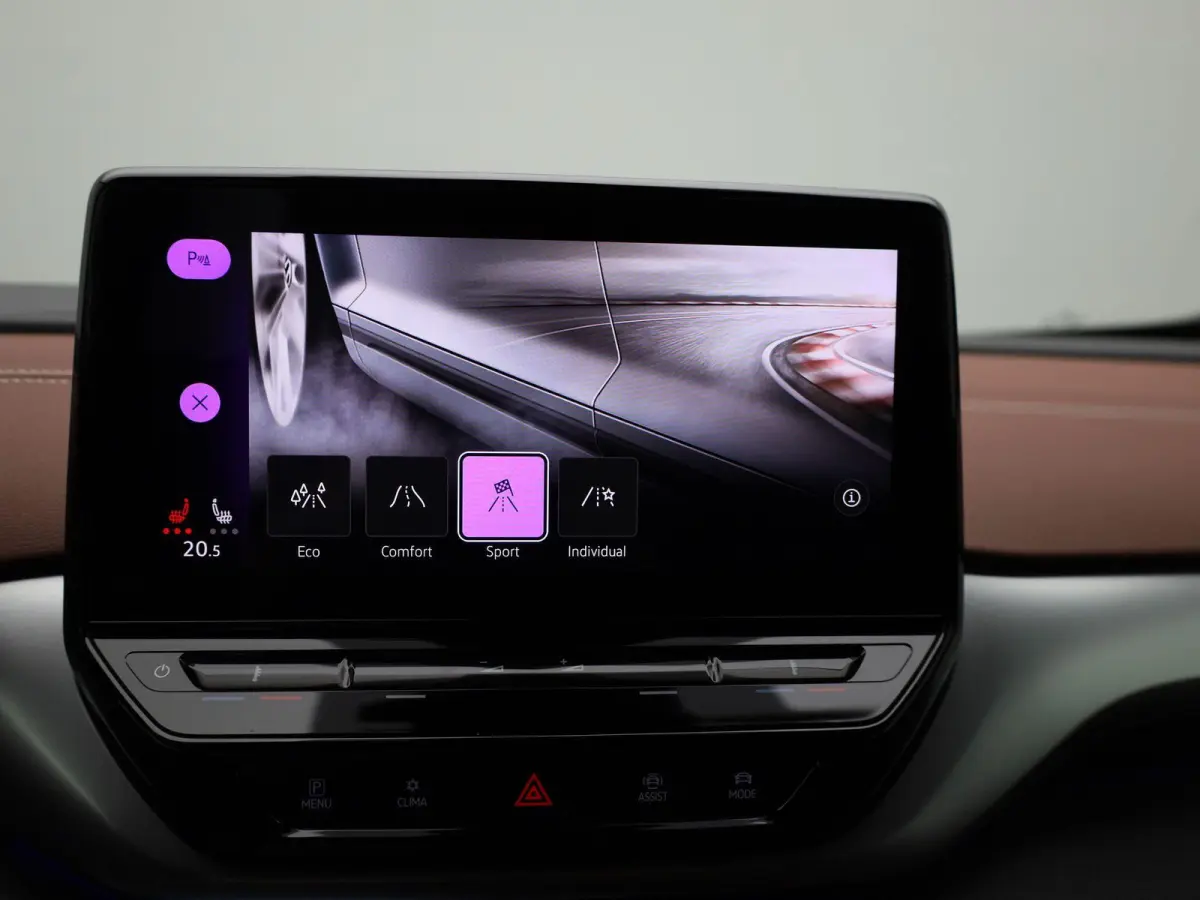 Pro 77 kWh 204 PK | Automaat | Navigatie | Parkeersensoren | Stoelverwarming | Stuurverwarming | Elektrisch verstelbare voorstoelen| Adaptive Cruise Control | Apple Carplay | Android Auto |