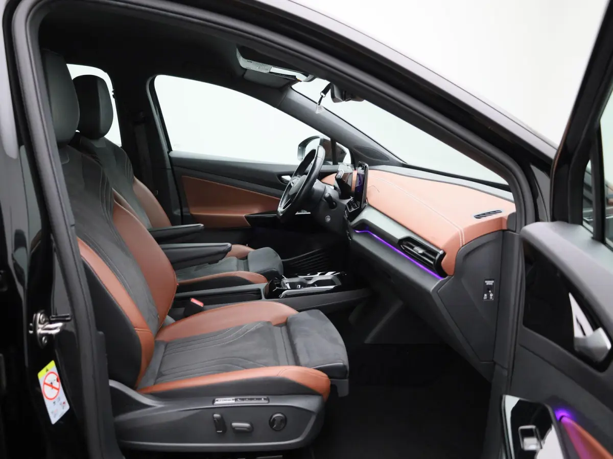 Pro 77 kWh 204 PK | Automaat | Navigatie | Parkeersensoren | Stoelverwarming | Stuurverwarming | Elektrisch verstelbare voorstoelen| Adaptive Cruise Control | Apple Carplay | Android Auto |