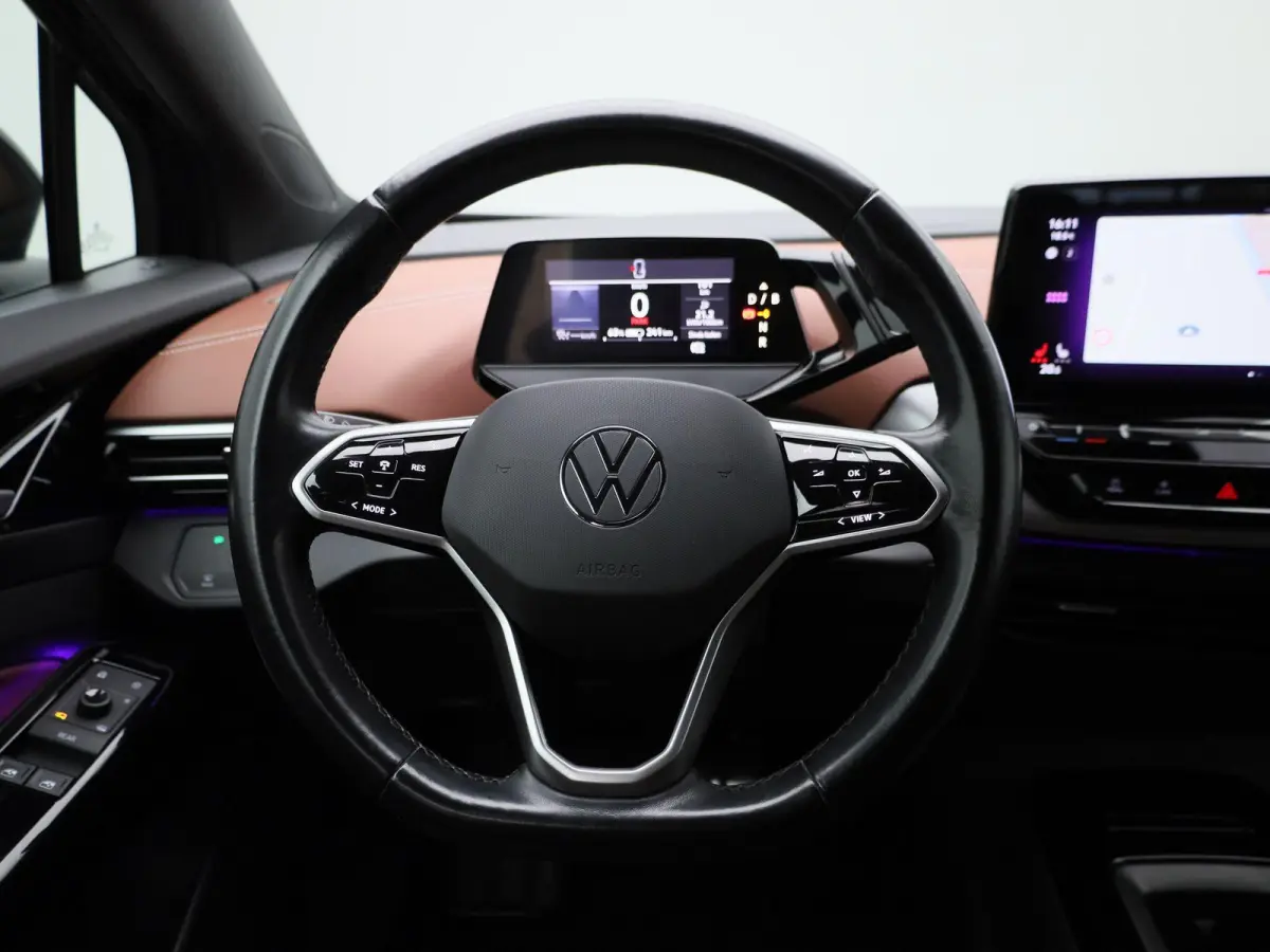 Pro 77 kWh 204 PK | Automaat | Navigatie | Parkeersensoren | Stoelverwarming | Stuurverwarming | Elektrisch verstelbare voorstoelen| Adaptive Cruise Control | Apple Carplay | Android Auto |