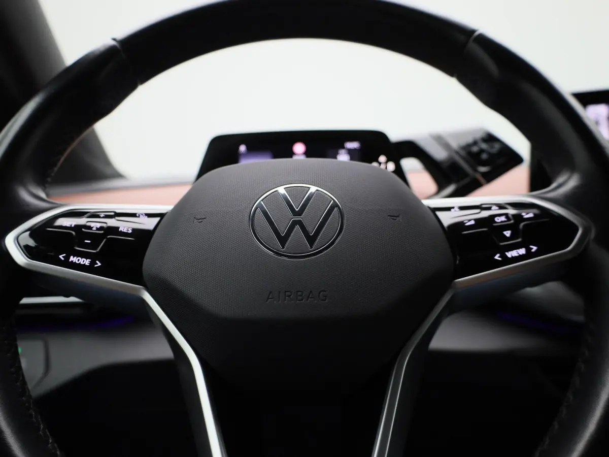 Pro 77 kWh 204 PK | Automaat | Navigatie | Parkeersensoren | Stoelverwarming | Stuurverwarming | Elektrisch verstelbare voorstoelen| Adaptive Cruise Control | Apple Carplay | Android Auto |