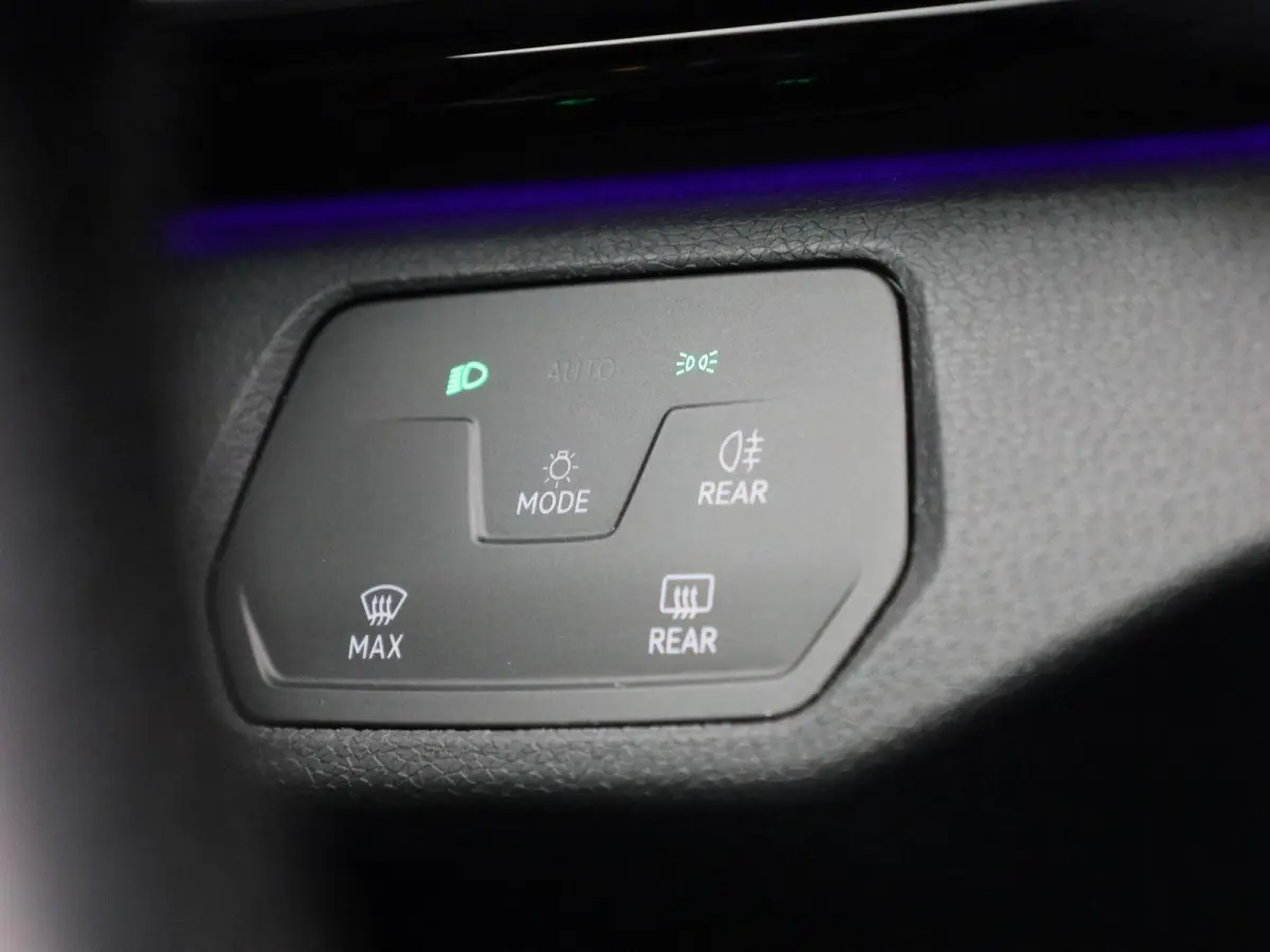 Pro 77 kWh 204 PK | Automaat | Navigatie | Parkeersensoren | Stoelverwarming | Stuurverwarming | Elektrisch verstelbare voorstoelen| Adaptive Cruise Control | Apple Carplay | Android Auto |