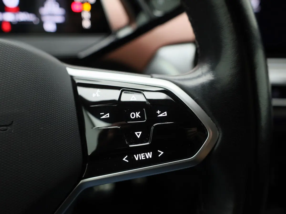 Pro 77 kWh 204 PK | Automaat | Navigatie | Parkeersensoren | Stoelverwarming | Stuurverwarming | Elektrisch verstelbare voorstoelen| Adaptive Cruise Control | Apple Carplay | Android Auto |