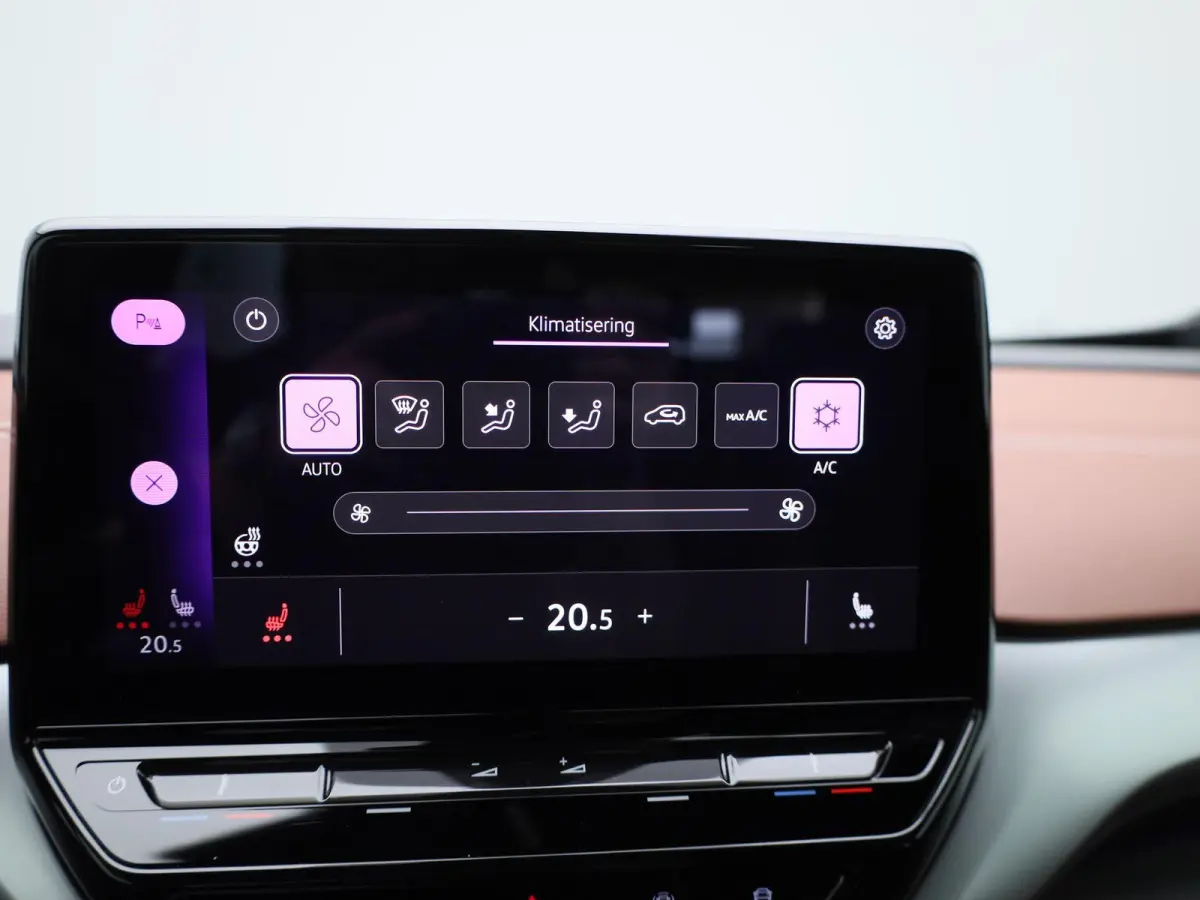 Pro 77 kWh 204 PK | Automaat | Navigatie | Parkeersensoren | Stoelverwarming | Stuurverwarming | Elektrisch verstelbare voorstoelen| Adaptive Cruise Control | Apple Carplay | Android Auto |