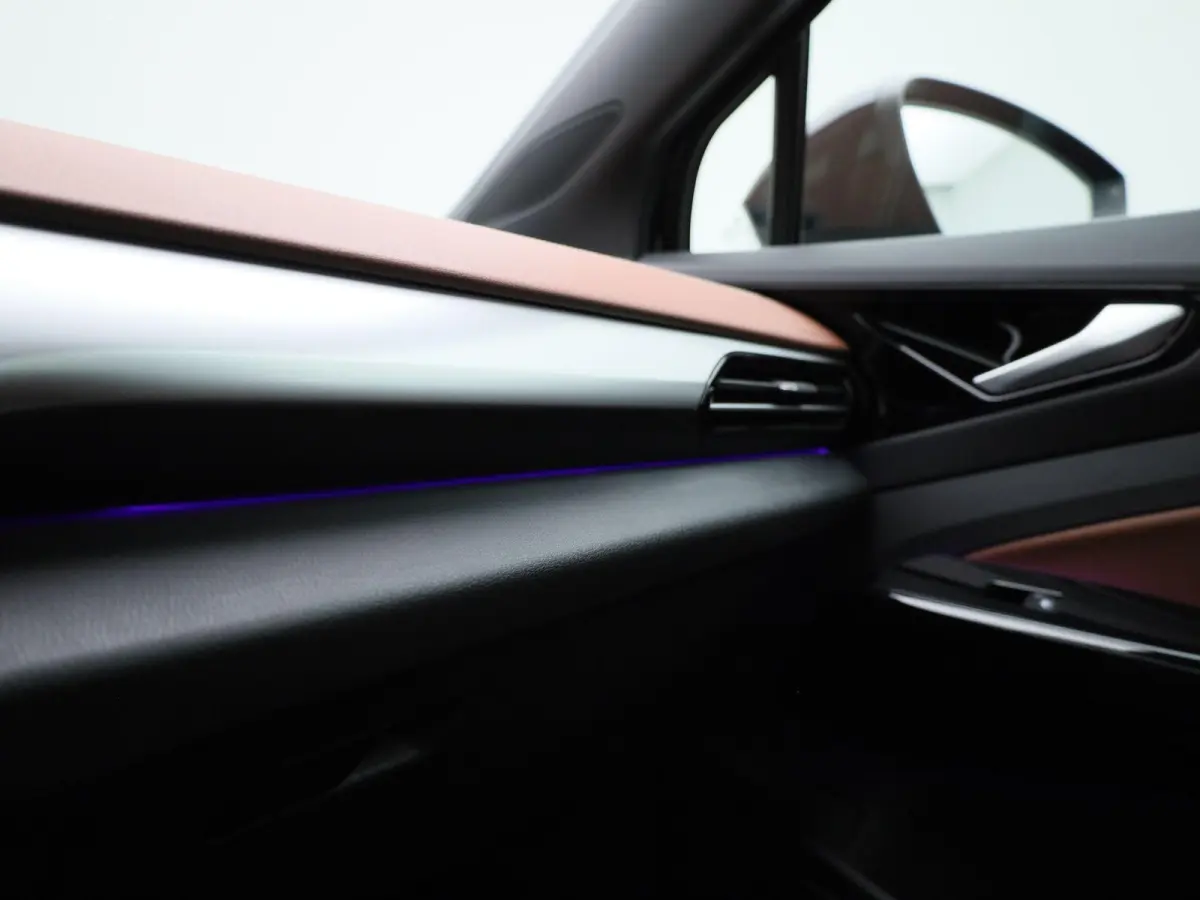 Pro 77 kWh 204 PK | Automaat | Navigatie | Parkeersensoren | Stoelverwarming | Stuurverwarming | Elektrisch verstelbare voorstoelen| Adaptive Cruise Control | Apple Carplay | Android Auto |