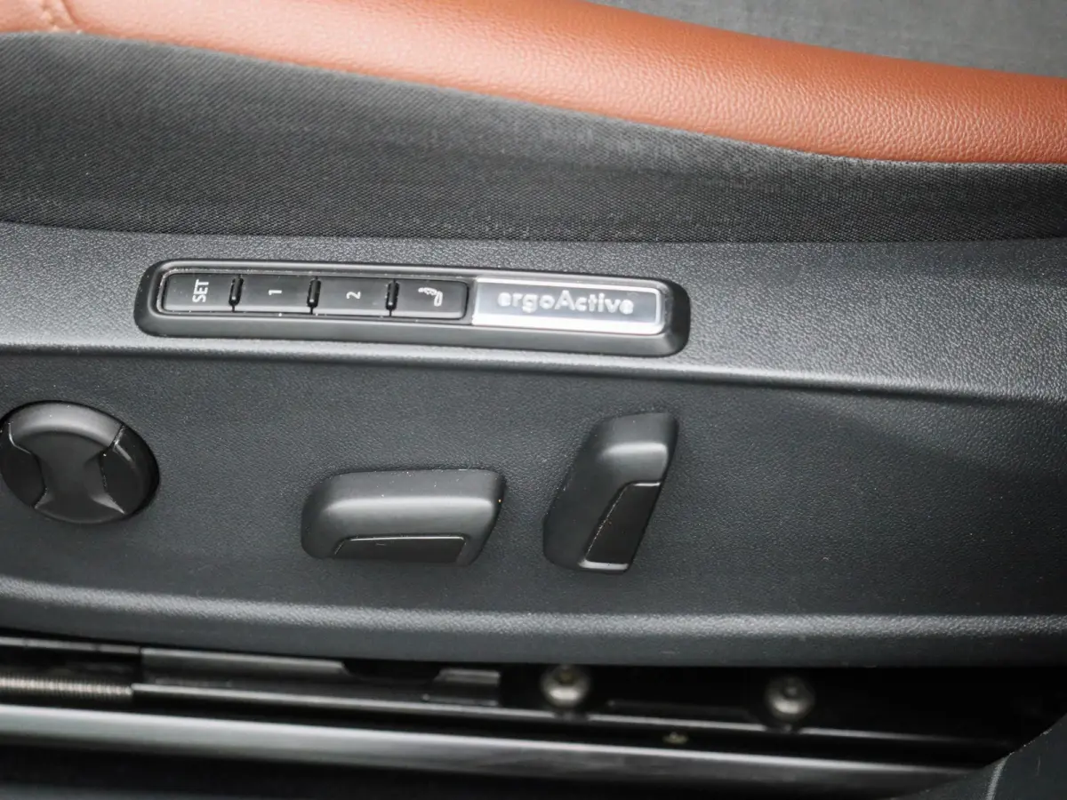 Pro 77 kWh 204 PK | Automaat | Navigatie | Parkeersensoren | Stoelverwarming | Stuurverwarming | Elektrisch verstelbare voorstoelen| Adaptive Cruise Control | Apple Carplay | Android Auto |