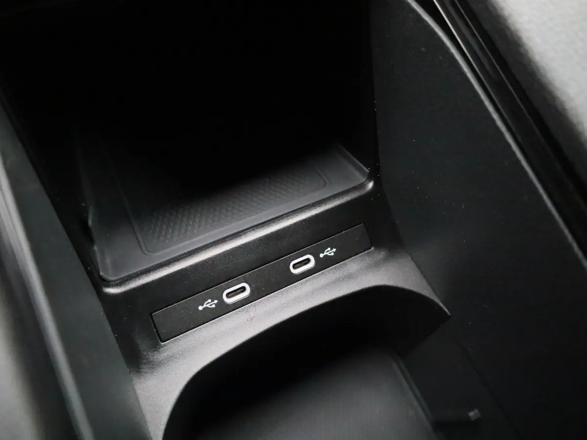 Pro 77 kWh 204 PK | Automaat | Navigatie | Parkeersensoren | Stoelverwarming | Stuurverwarming | Elektrisch verstelbare voorstoelen| Adaptive Cruise Control | Apple Carplay | Android Auto |