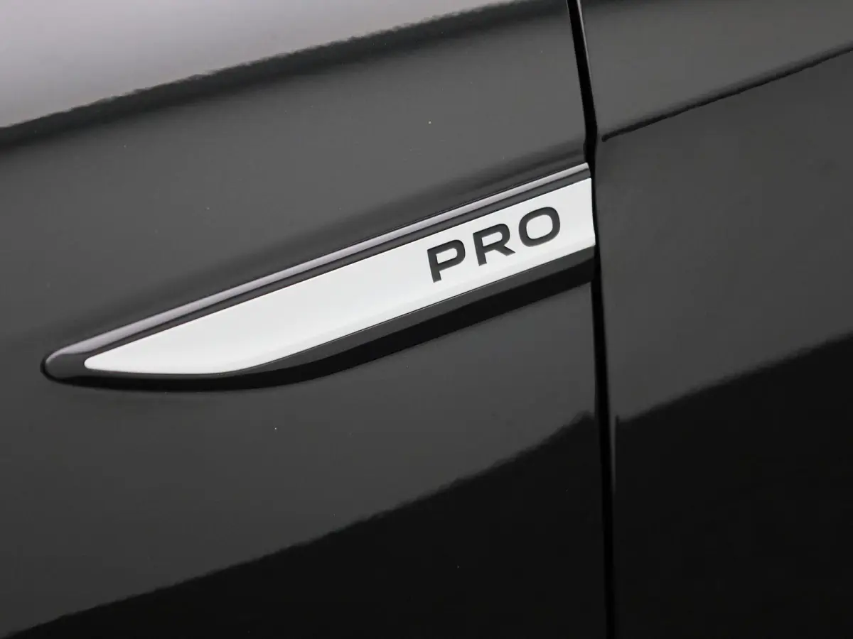 Pro 77 kWh 204 PK | Automaat | Navigatie | Parkeersensoren | Stoelverwarming | Stuurverwarming | Elektrisch verstelbare voorstoelen| Adaptive Cruise Control | Apple Carplay | Android Auto |