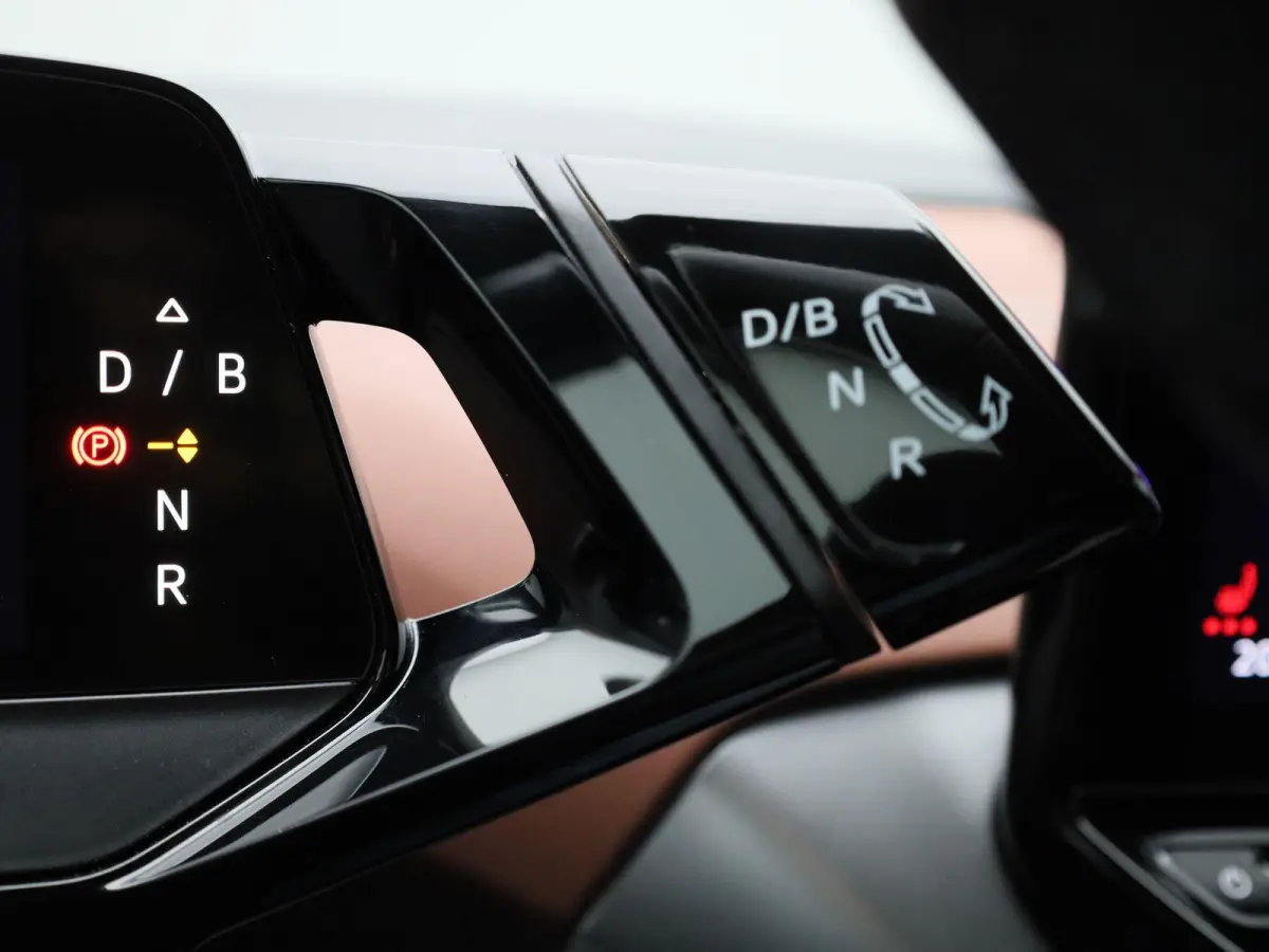 Pro 77 kWh 204 PK | Automaat | Navigatie | Parkeersensoren | Stoelverwarming | Stuurverwarming | Elektrisch verstelbare voorstoelen| Adaptive Cruise Control | Apple Carplay | Android Auto |