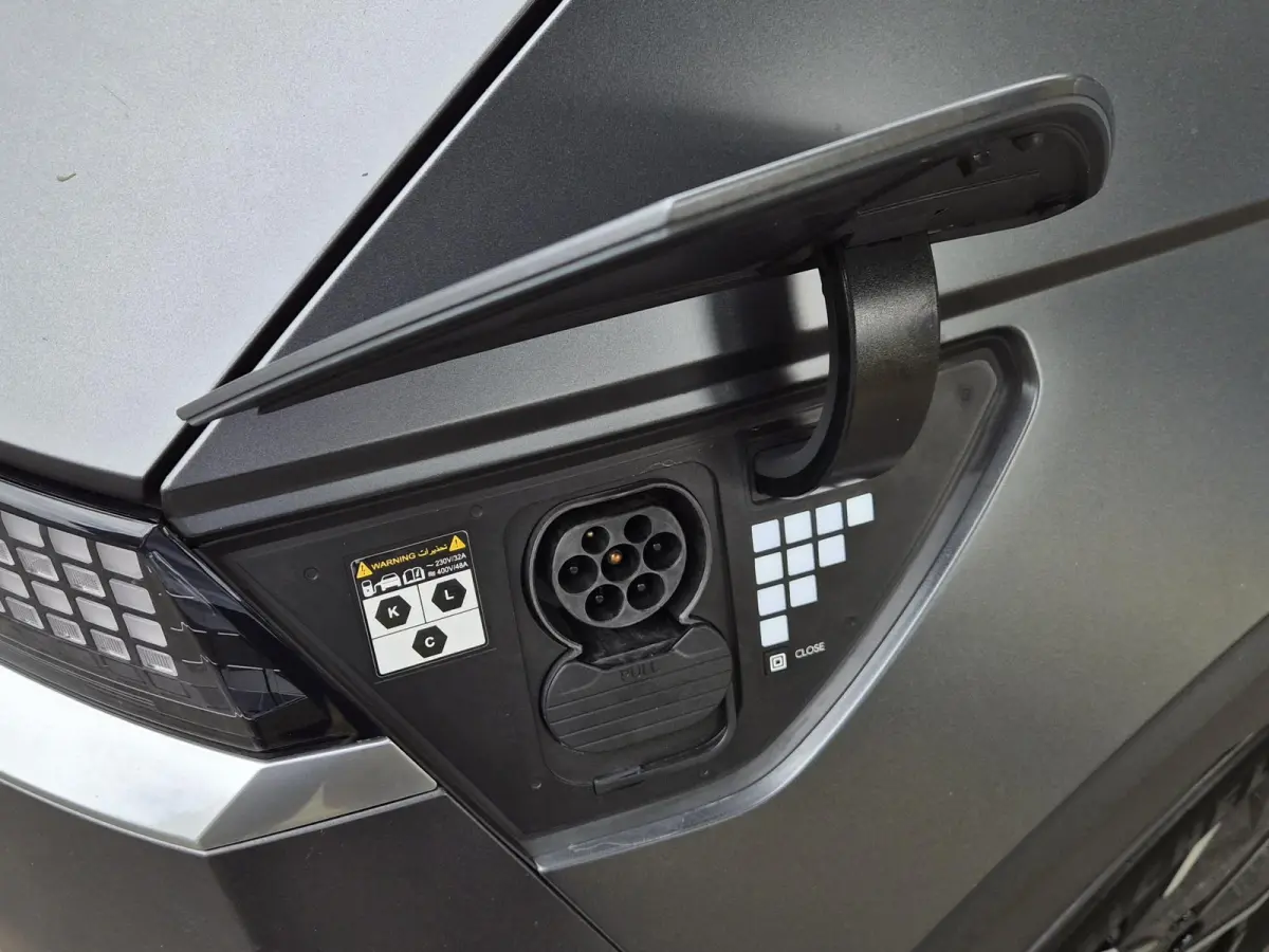 Connect 77.4 kWh / SOH 100% / Fabrieksgarantie tot 04-2028 / Dealer onderhouden / CCS snelladen / WLTP bereik 507 km bereik stad 710 km / Stuur- Stoel & Achterbank verwarming / Trekgewicht 1