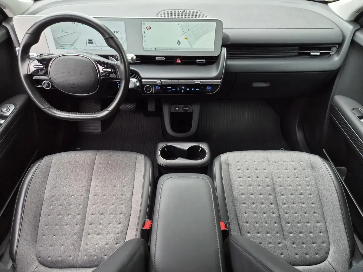 Connect 77.4 kWh / SOH 100% / Fabrieksgarantie tot 04-2028 / Dealer onderhouden / CCS snelladen / WLTP bereik 507 km bereik stad 710 km / Stuur- Stoel & Achterbank verwarming / Trekgewicht 1