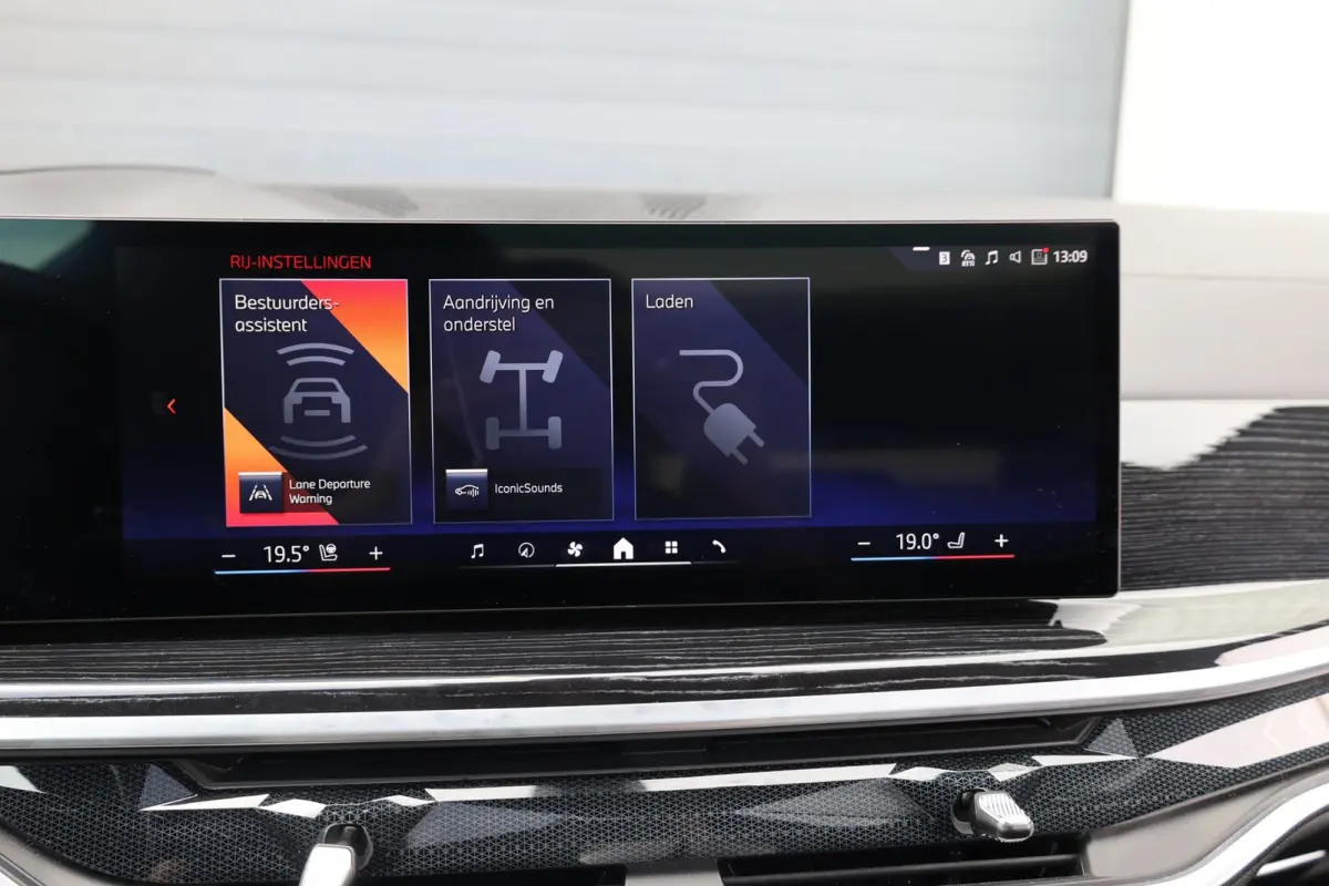 XDrive50e M-Sport BTW/LASER/VIRTUAL/SFEER/LUCHT/LEER+S.VERWARMING+MEMORY/22" LMV/360/ACC/ECC/12 MND GARANTIE!