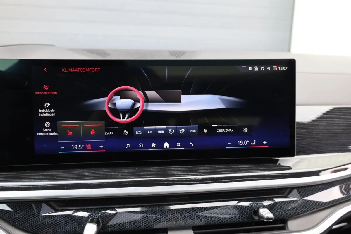 XDrive50e M-Sport BTW/LASER/VIRTUAL/SFEER/LUCHT/LEER+S.VERWARMING+MEMORY/22" LMV/360/ACC/ECC/12 MND GARANTIE!