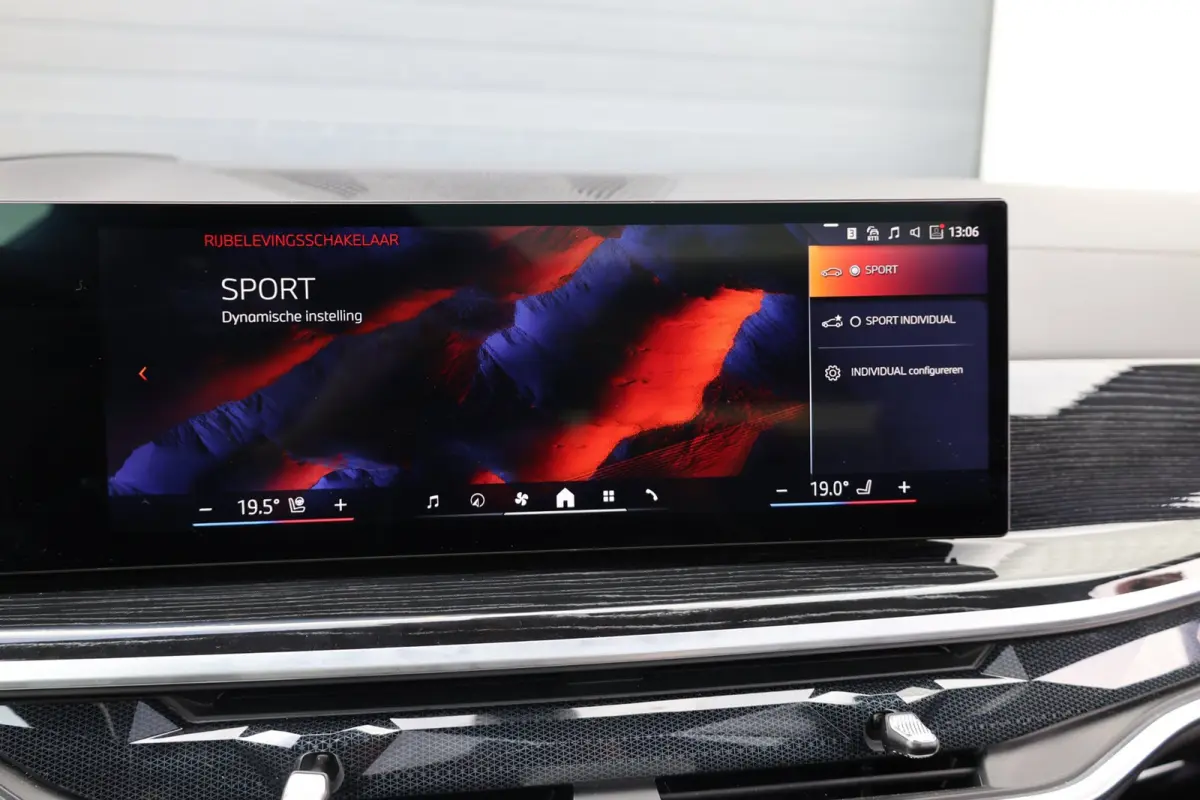 XDrive50e M-Sport BTW/LASER/VIRTUAL/SFEER/LUCHT/LEER+S.VERWARMING+MEMORY/22" LMV/360/ACC/ECC/12 MND GARANTIE!