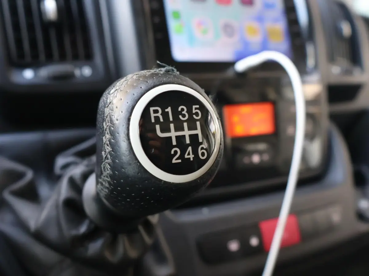 2.2D 140 PK BAKWAGEN MEUBELBAK LAADKLEP 1000 KG DHOLLANDIA + CAMERA | CARPLAY | CRUISE | CLIMATE