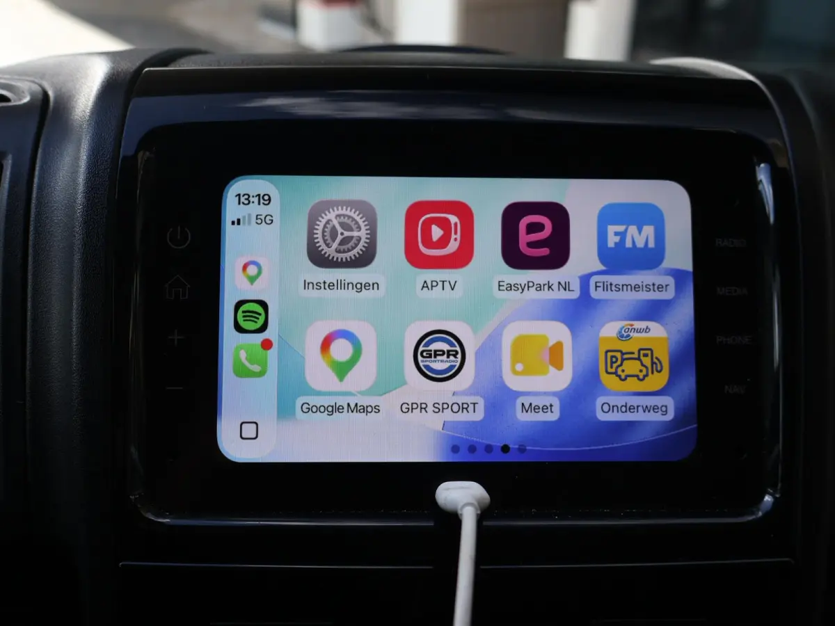 2.2D 140 PK BAKWAGEN MEUBELBAK LAADKLEP 1000 KG DHOLLANDIA + CAMERA | CARPLAY | CRUISE | CLIMATE