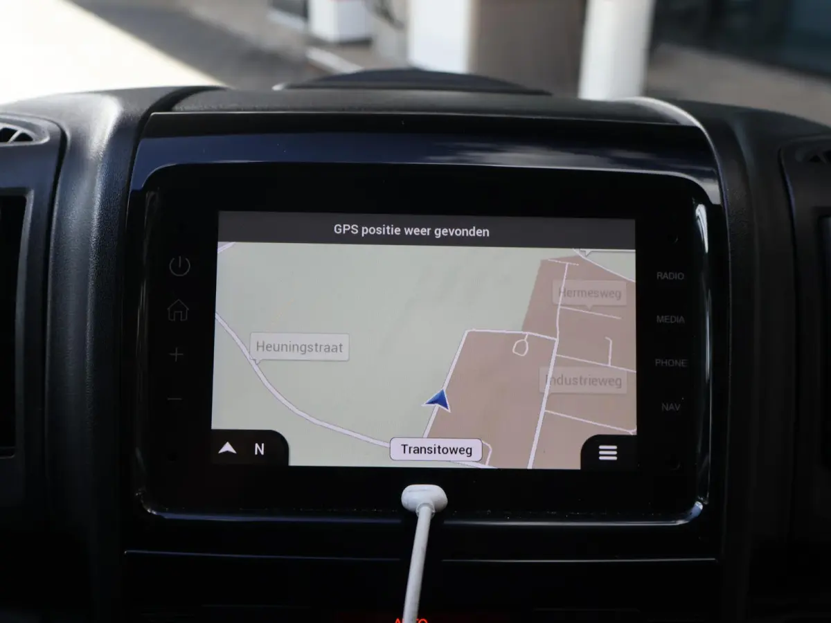 2.2D 140 PK BAKWAGEN MEUBELBAK LAADKLEP 1000 KG DHOLLANDIA + CAMERA | CARPLAY | CRUISE | CLIMATE