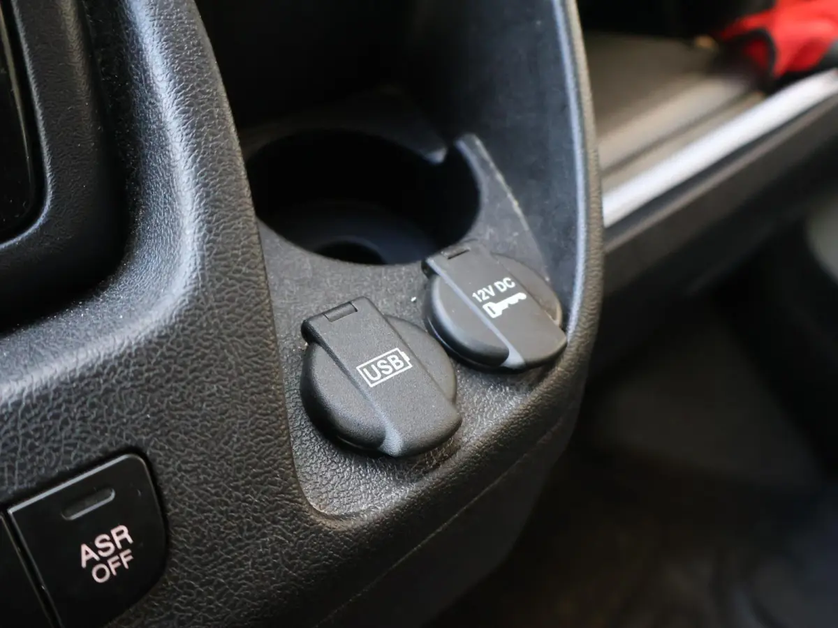 2.2D 140 PK BAKWAGEN MEUBELBAK LAADKLEP 1000 KG DHOLLANDIA + CAMERA | CARPLAY | CRUISE | CLIMATE