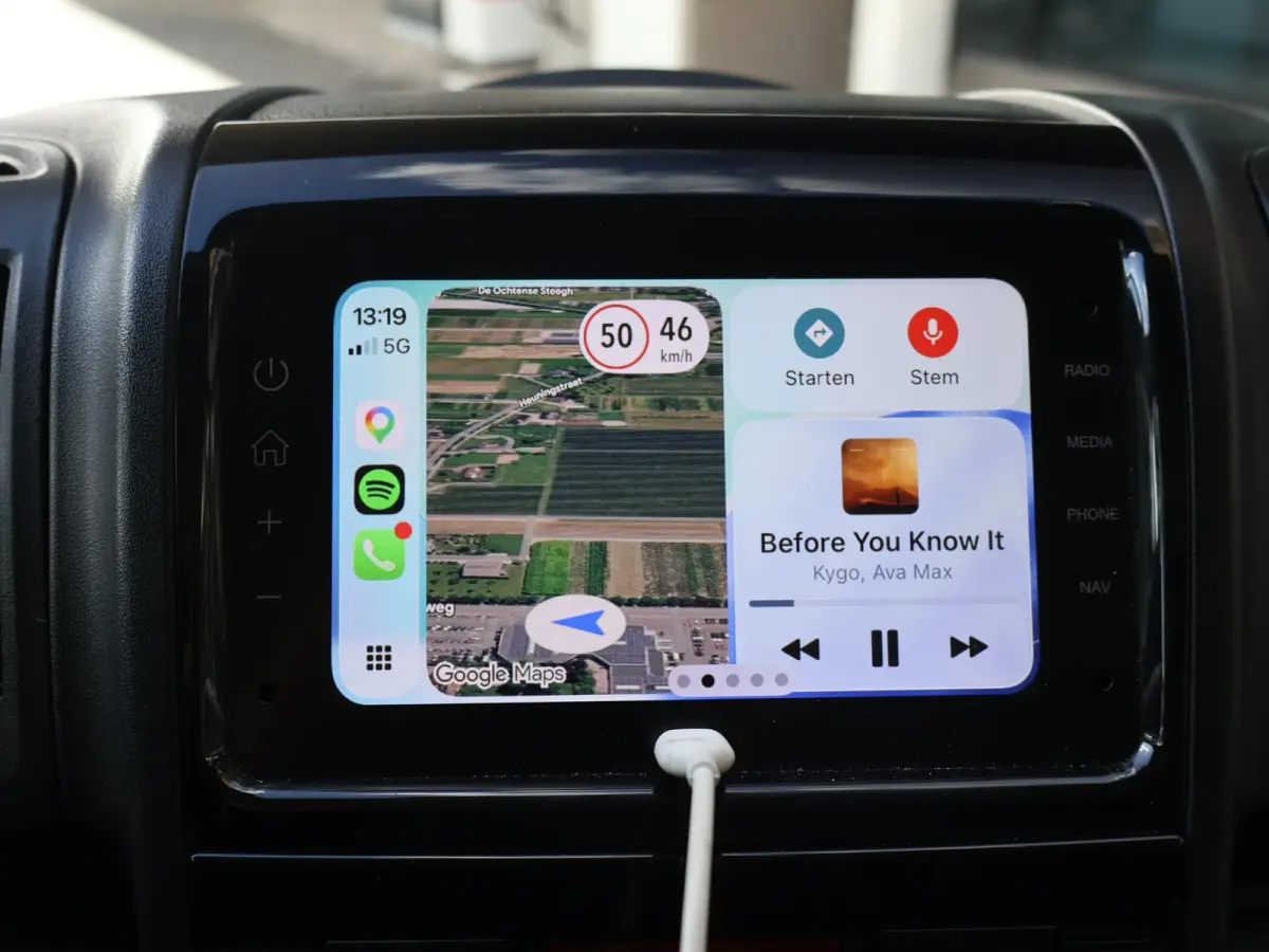 2.2D 140 PK BAKWAGEN MEUBELBAK LAADKLEP 1000 KG DHOLLANDIA + CAMERA | CARPLAY | CRUISE | CLIMATE