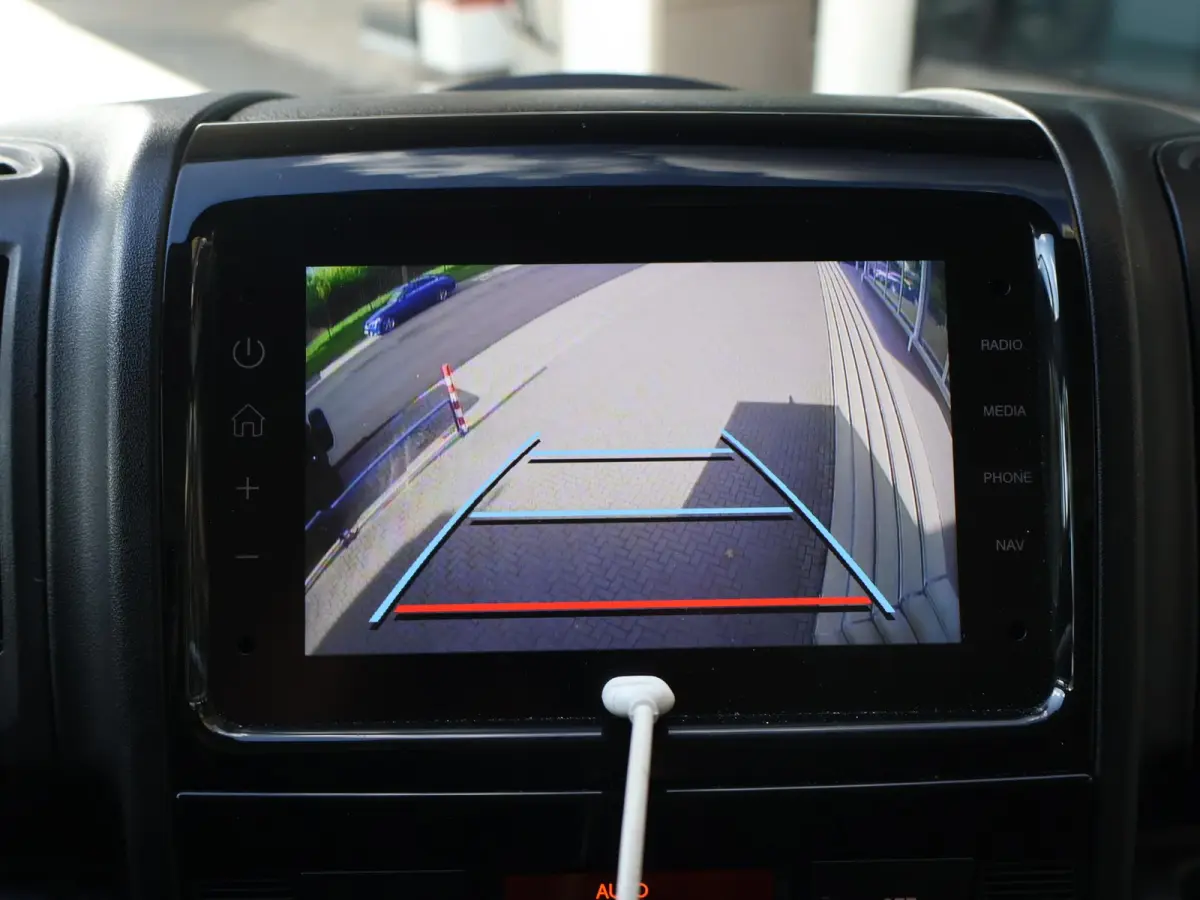 2.2D 140 PK BAKWAGEN MEUBELBAK LAADKLEP 1000 KG DHOLLANDIA + CAMERA | CARPLAY | CRUISE | CLIMATE