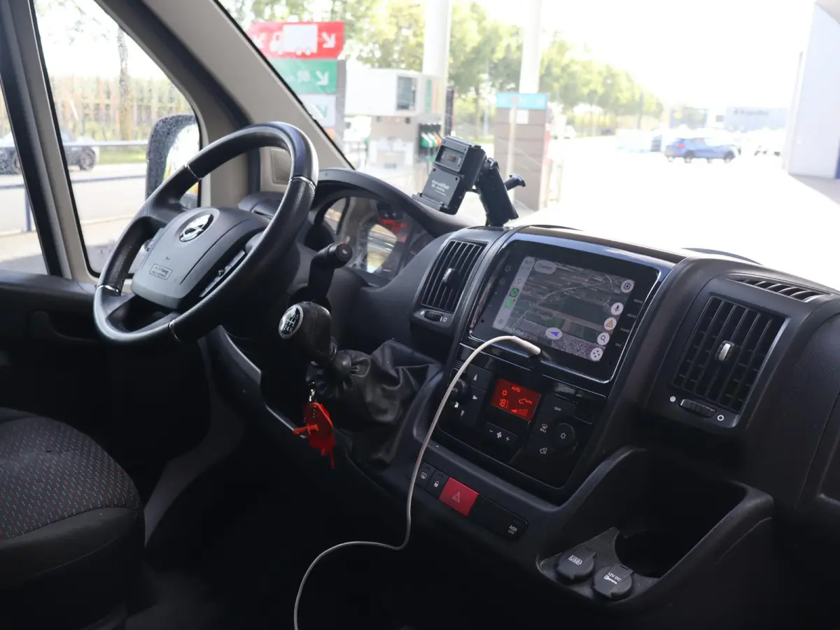 2.2D 140 PK BAKWAGEN MEUBELBAK LAADKLEP 1000 KG DHOLLANDIA + CAMERA | CARPLAY | CRUISE | CLIMATE