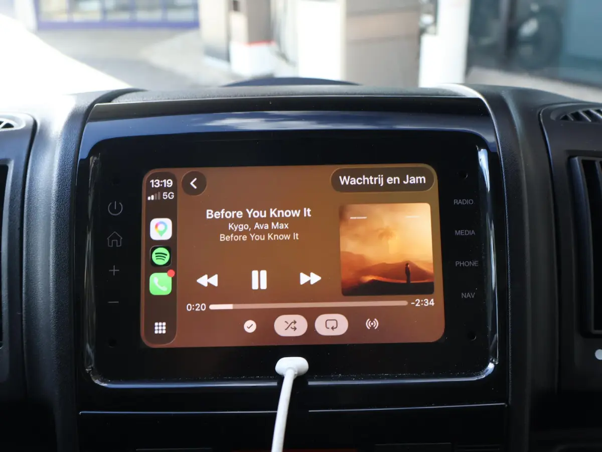 2.2D 140 PK BAKWAGEN MEUBELBAK LAADKLEP 1000 KG DHOLLANDIA + CAMERA | CARPLAY | CRUISE | CLIMATE