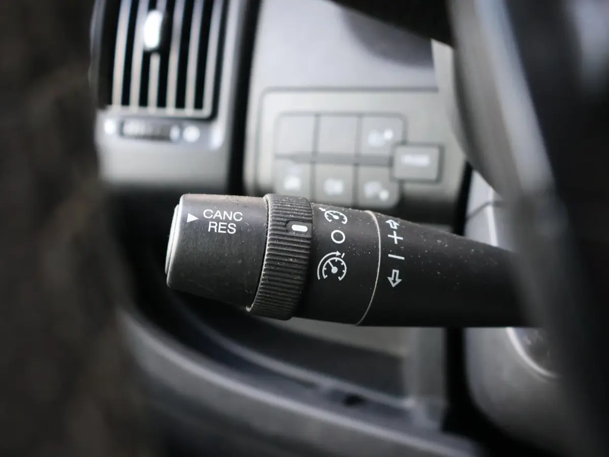 2.2D 140 PK BAKWAGEN MEUBELBAK LAADKLEP 1000 KG DHOLLANDIA + CAMERA | CARPLAY | CRUISE | CLIMATE