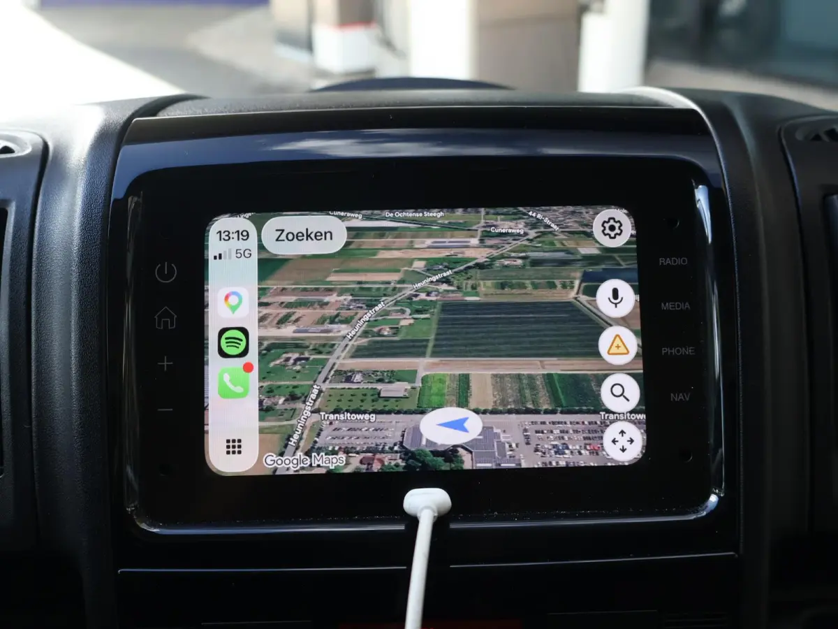 2.2D 140 PK BAKWAGEN MEUBELBAK LAADKLEP 1000 KG DHOLLANDIA + CAMERA | CARPLAY | CRUISE | CLIMATE