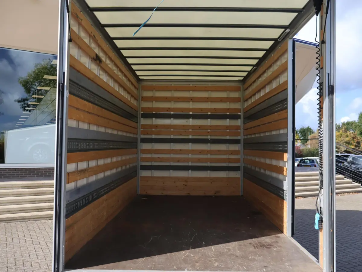 2.2D 140 PK BAKWAGEN MEUBELBAK LAADKLEP 1000 KG DHOLLANDIA + CAMERA | CARPLAY | CRUISE | CLIMATE