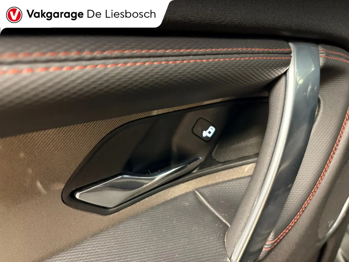 P300e 1.5 R-Dynamic HSE/ leder / Panoramadak / Meridian / 360 camera / head-up