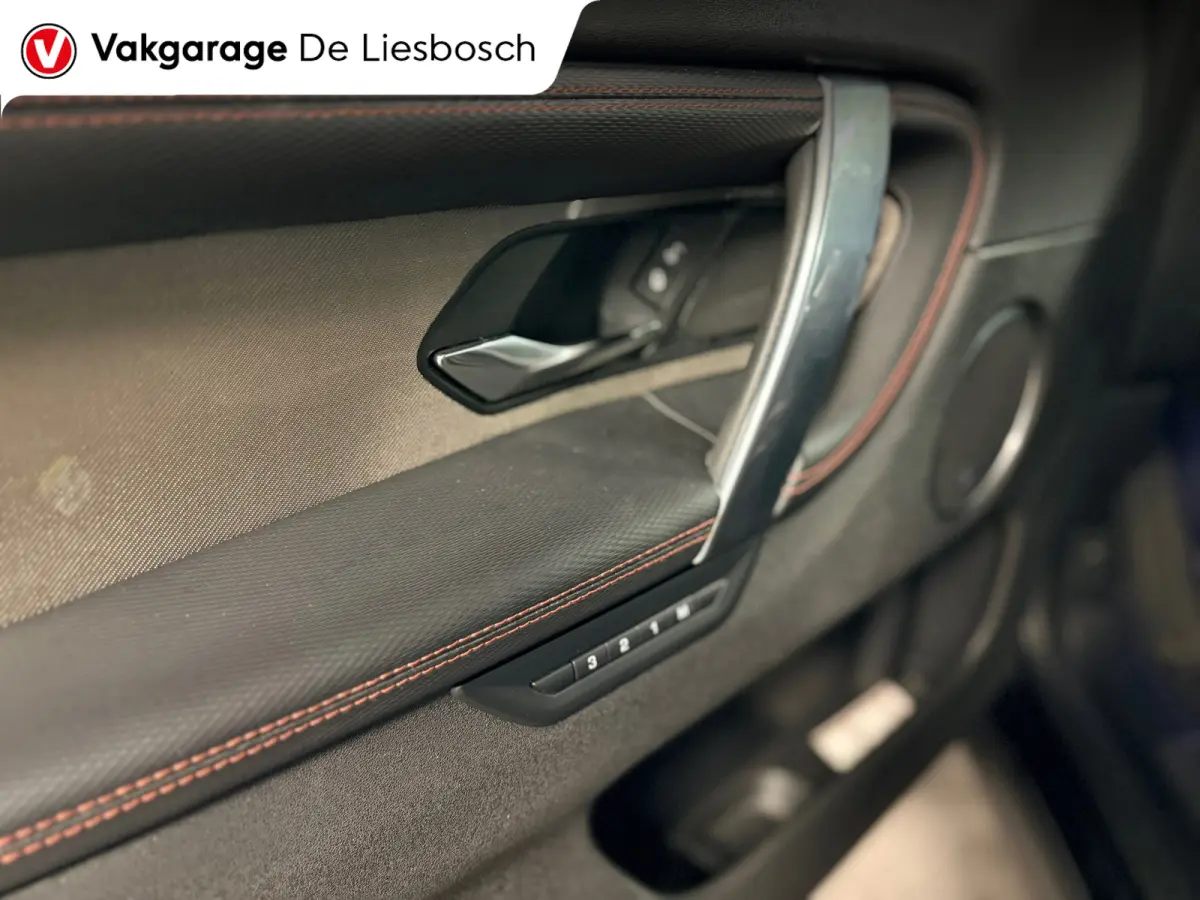P300e 1.5 R-Dynamic HSE/ leder / Panoramadak / Meridian / 360 camera / head-up