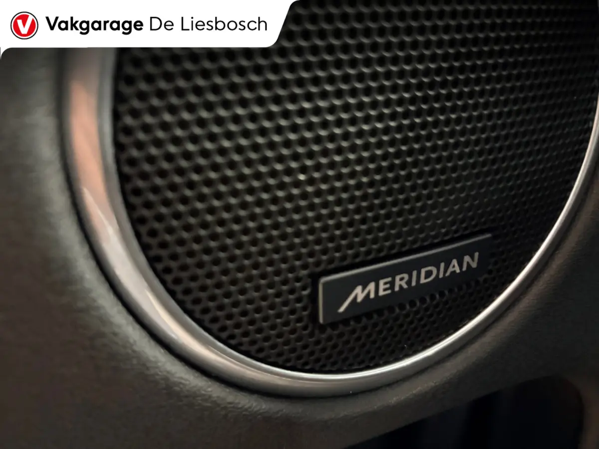 P300e 1.5 R-Dynamic HSE/ leder / Panoramadak / Meridian / 360 camera / head-up