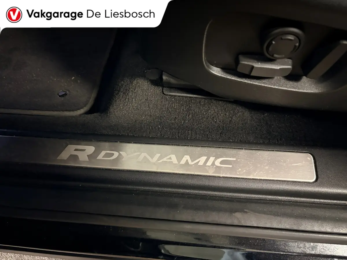 P300e 1.5 R-Dynamic HSE/ leder / Panoramadak / Meridian / 360 camera / head-up