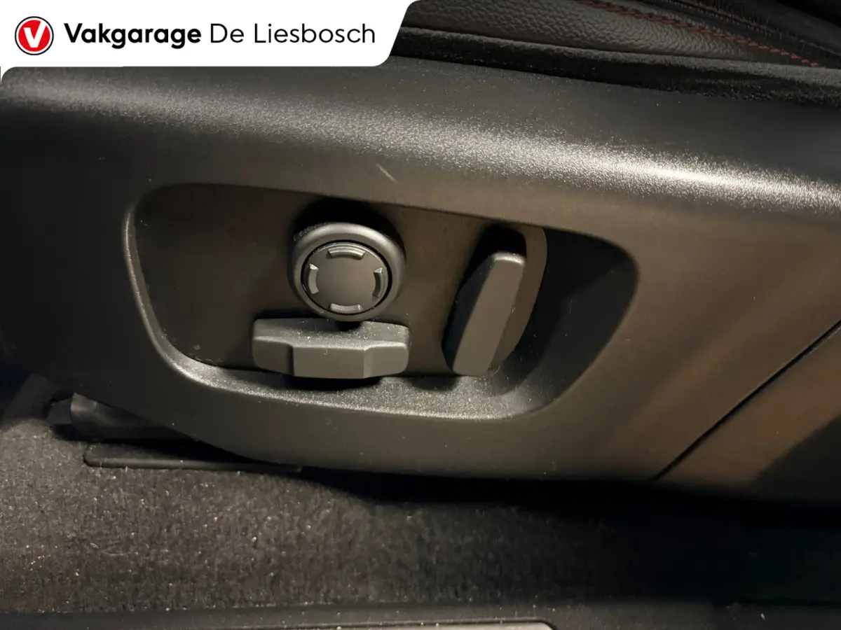 P300e 1.5 R-Dynamic HSE/ leder / Panoramadak / Meridian / 360 camera / head-up