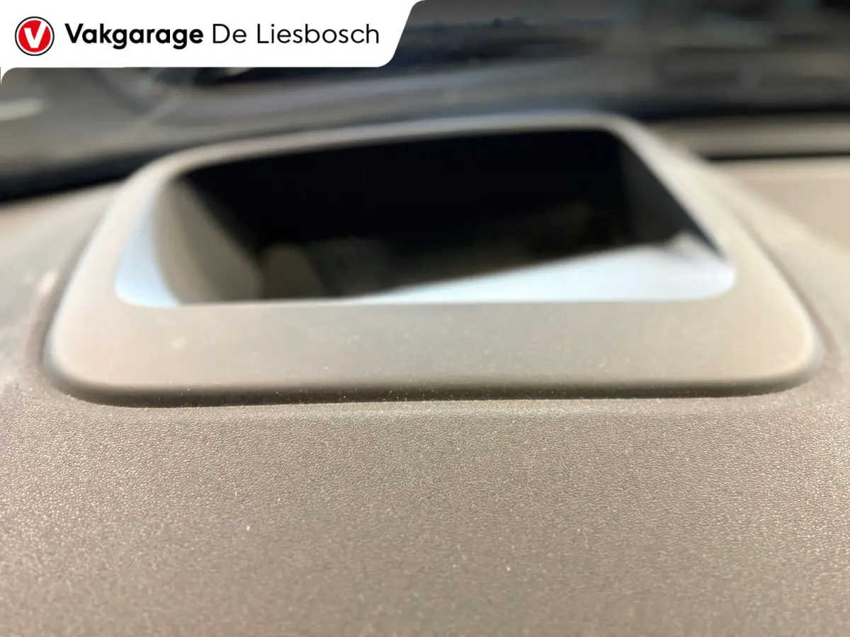 P300e 1.5 R-Dynamic HSE/ leder / Panoramadak / Meridian / 360 camera / head-up
