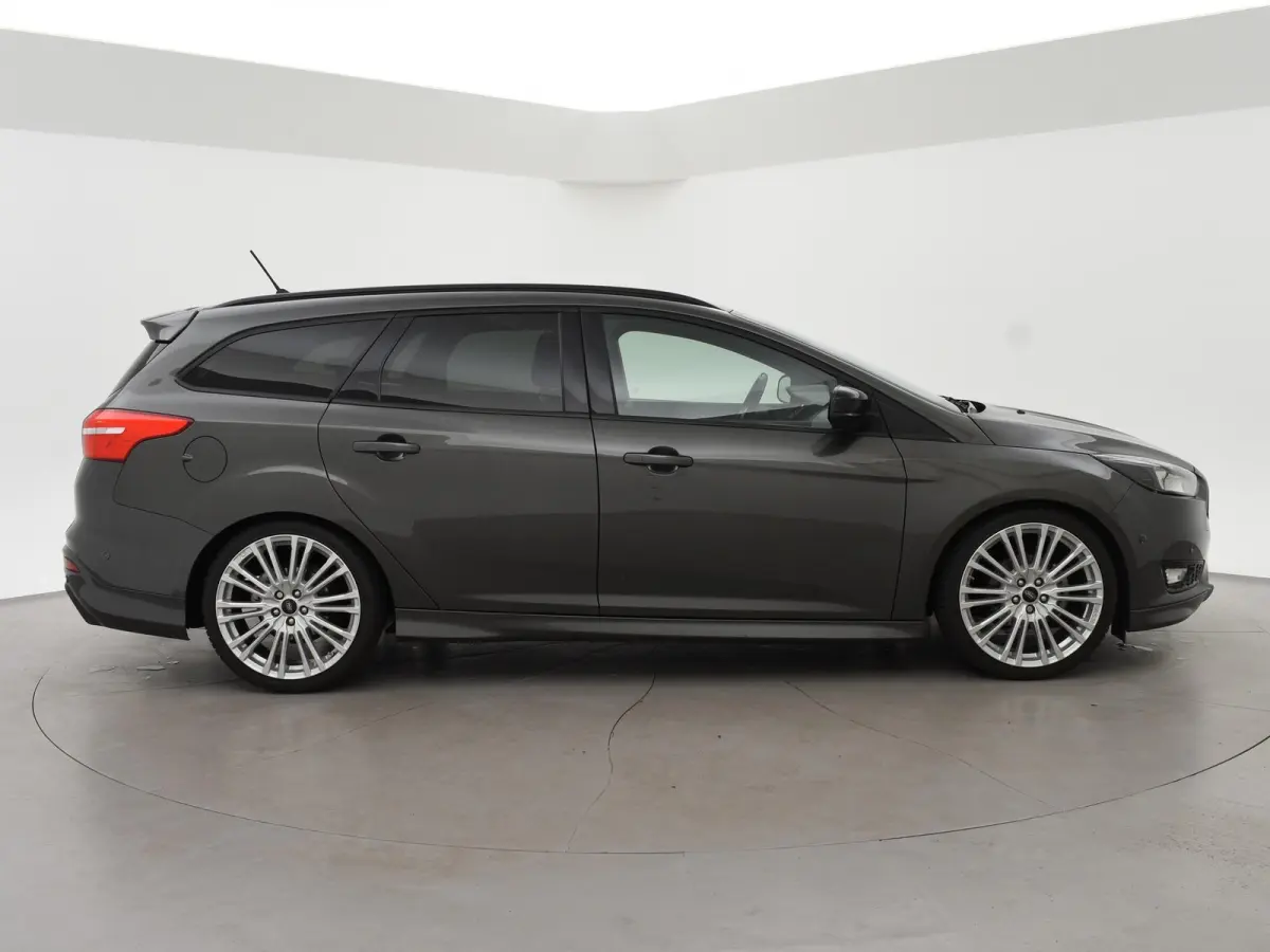 1.0 ST-LINE + 19 INCH RS LMV | SPORTUITLAAT | TREKHAAK | APPLE CARPLAY | NAVIGATIE