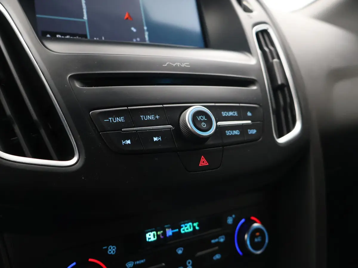 1.0 ST-LINE + 19 INCH RS LMV | SPORTUITLAAT | TREKHAAK | APPLE CARPLAY | NAVIGATIE