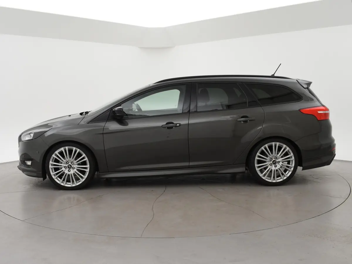 1.0 ST-LINE + 19 INCH RS LMV | SPORTUITLAAT | TREKHAAK | APPLE CARPLAY | NAVIGATIE