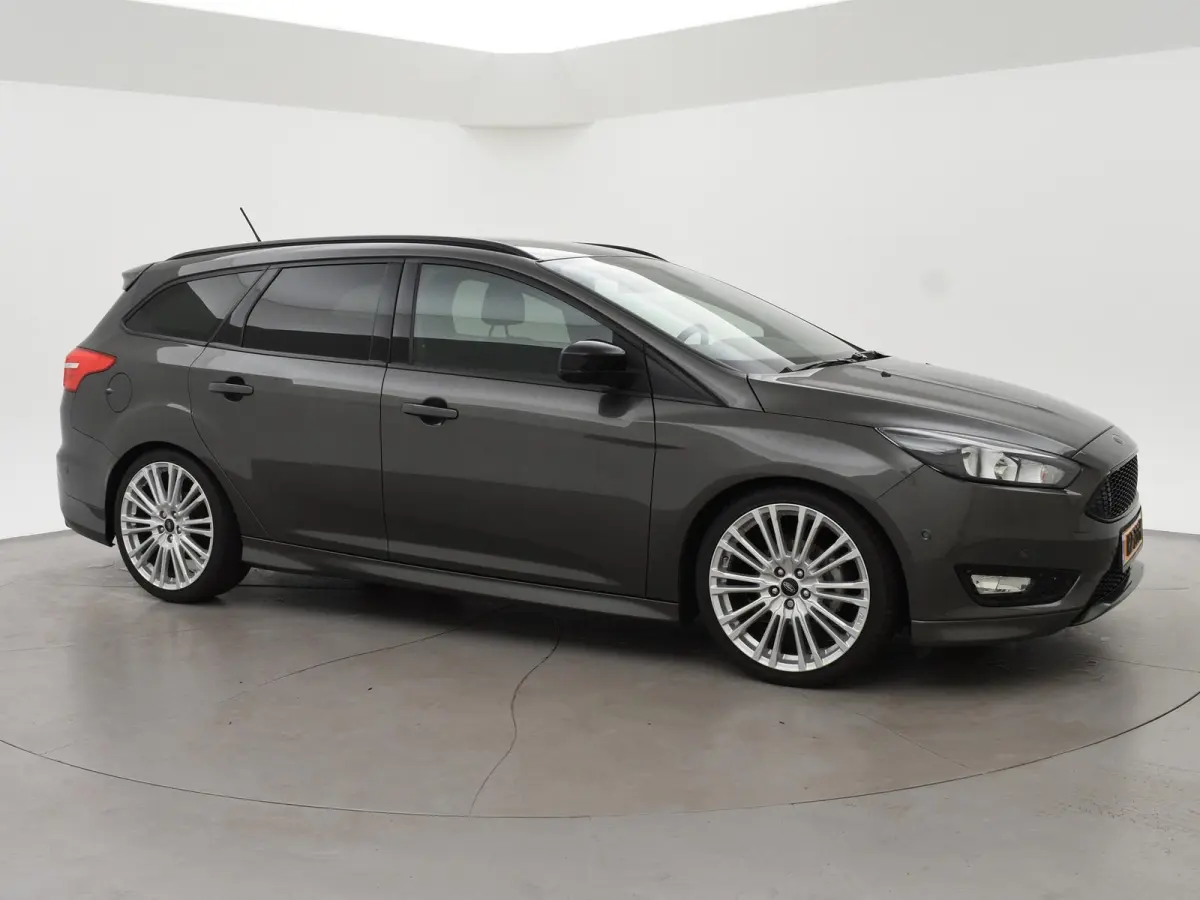 1.0 ST-LINE + 19 INCH RS LMV | SPORTUITLAAT | TREKHAAK | APPLE CARPLAY | NAVIGATIE