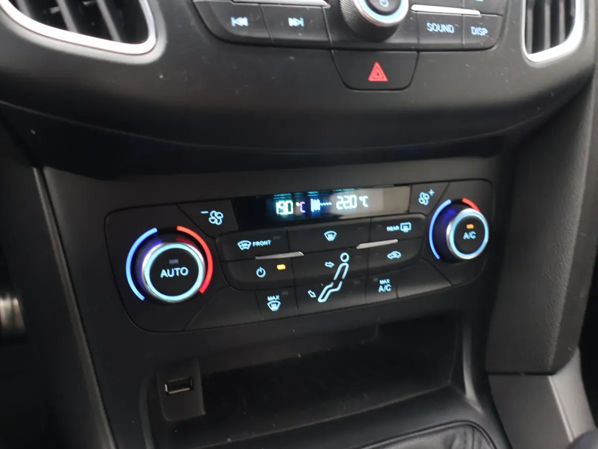 1.0 ST-LINE + 19 INCH RS LMV | SPORTUITLAAT | TREKHAAK | APPLE CARPLAY | NAVIGATIE