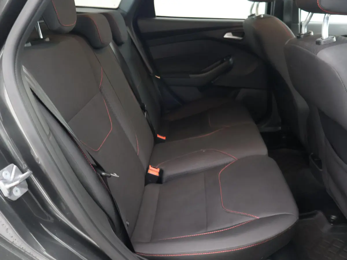 1.0 ST-LINE + 19 INCH RS LMV | SPORTUITLAAT | TREKHAAK | APPLE CARPLAY | NAVIGATIE