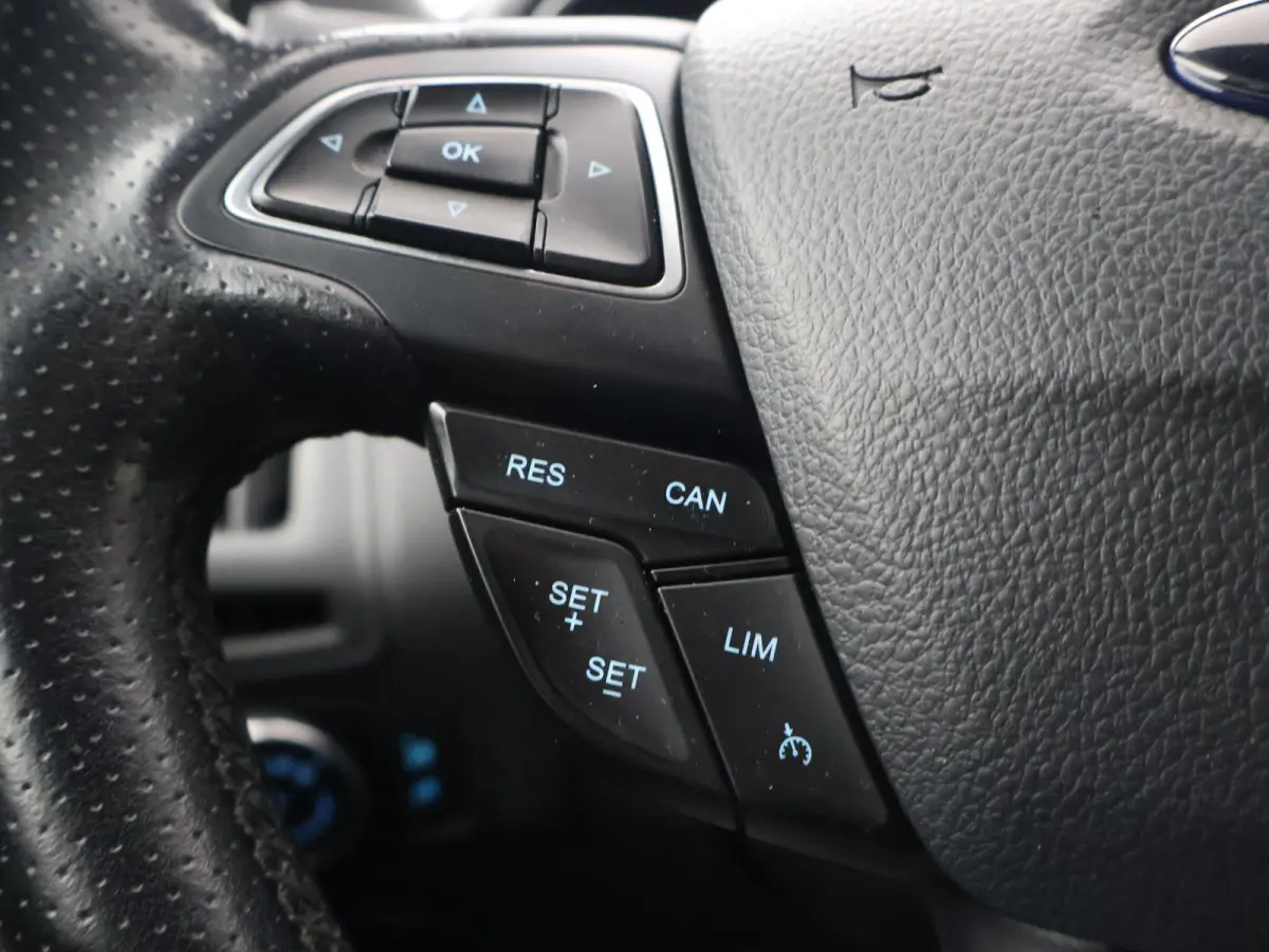 1.0 ST-LINE + 19 INCH RS LMV | SPORTUITLAAT | TREKHAAK | APPLE CARPLAY | NAVIGATIE